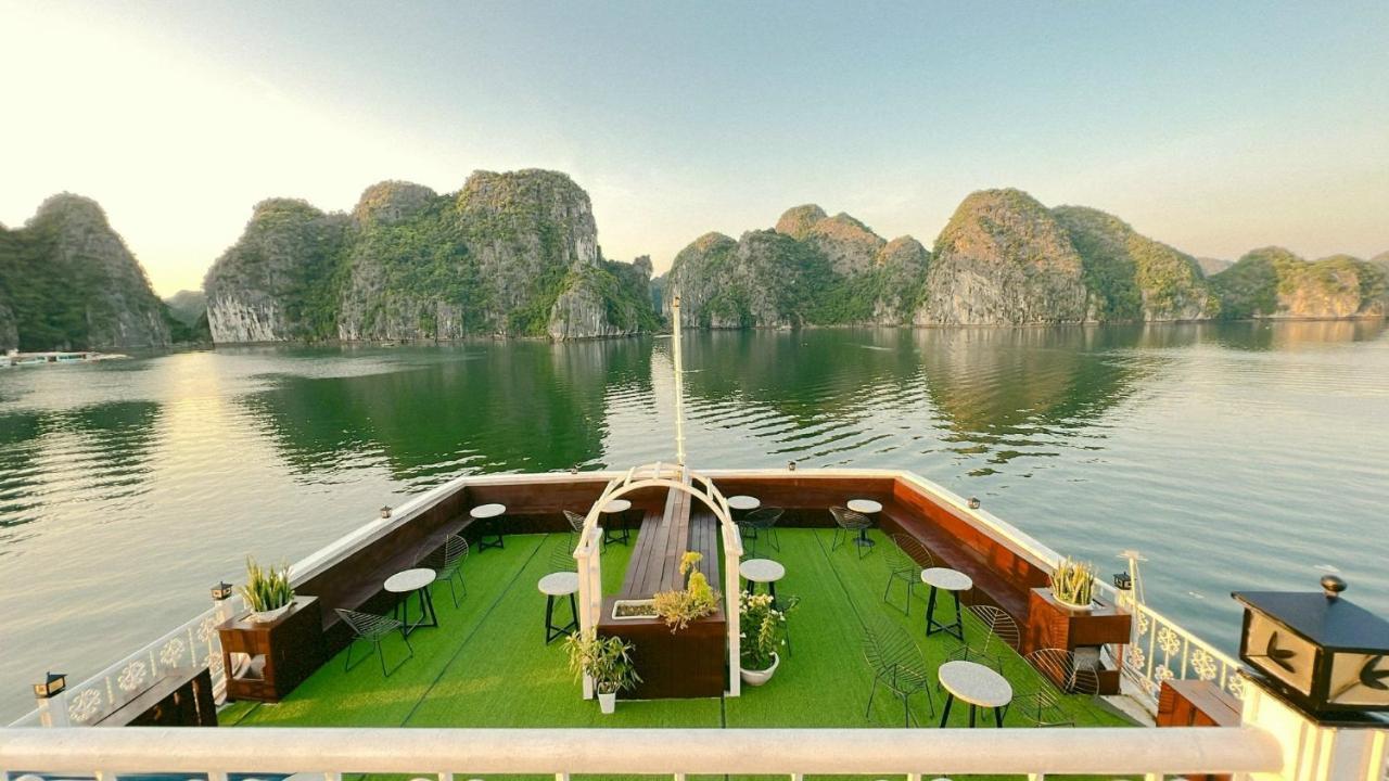 Hotel Unicharm Cruise Ha Long Exteriér fotografie