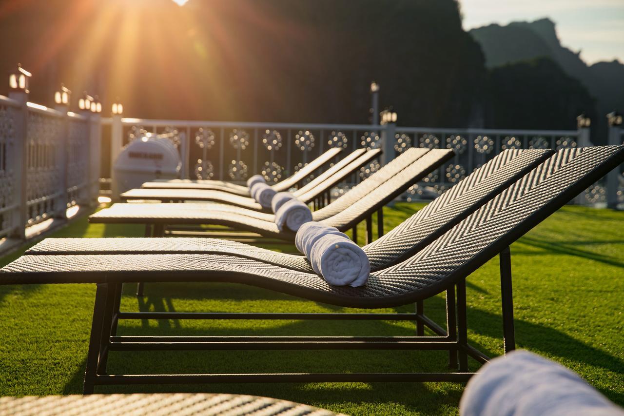 Hotel Unicharm Cruise Ha Long Exteriér fotografie